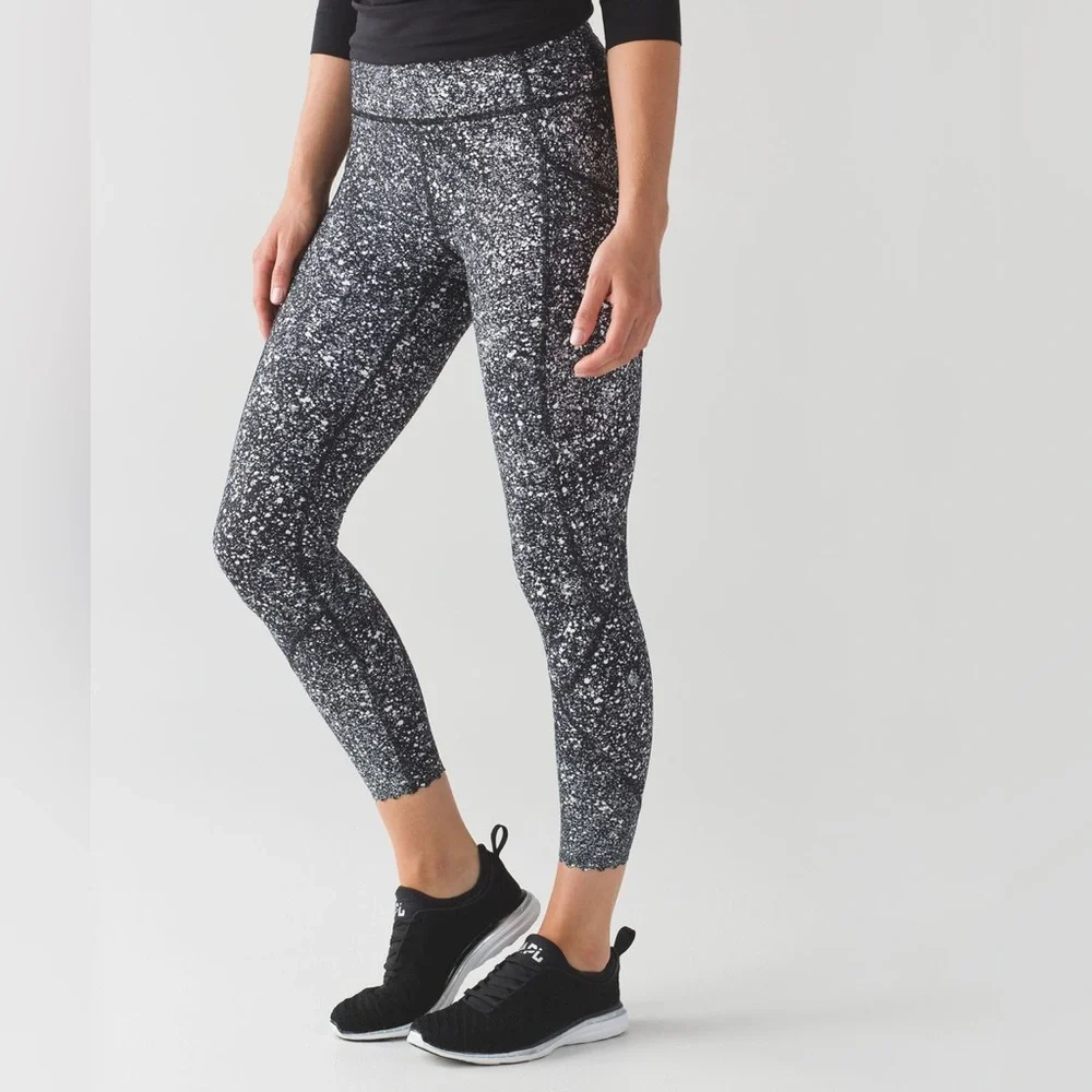 Lululemon Tight Stuff‎ Tight II Splatter White Black / Black Size 8